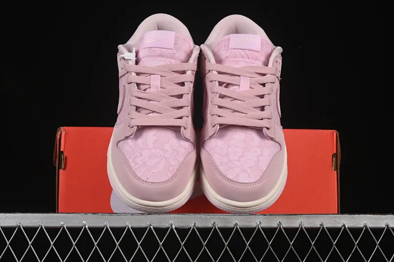 All Categories Nk SB Dunk Series Nk SB Dunk Low Low-top sneakers Nike SB Dunk Low "Regal Pink" contains girly low-top casual sneakers HJ5870-600